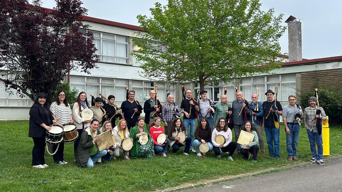Campiello, la cantera de música tradicional de Castrillón con una larga lista de espera