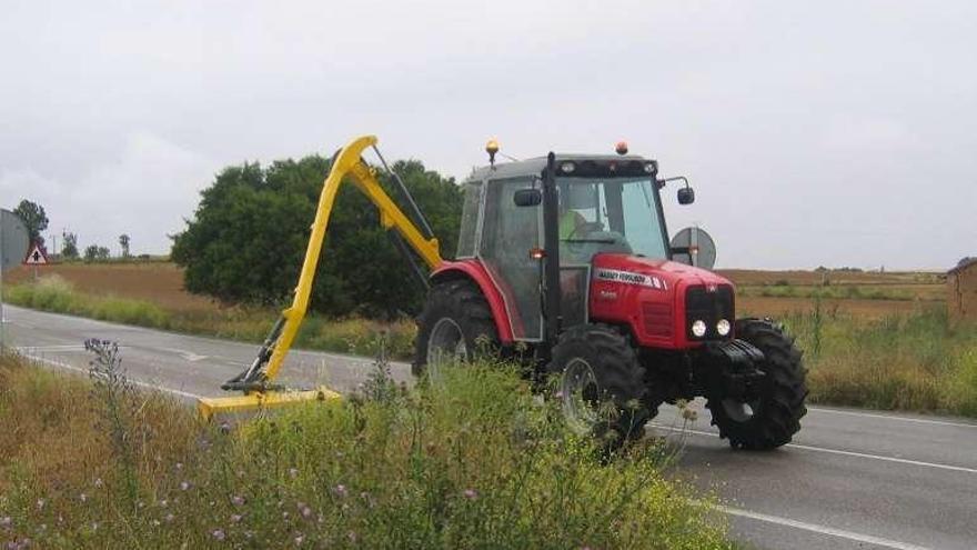 Carretera autonómica ZA-605 en la comarca de La Guareña.