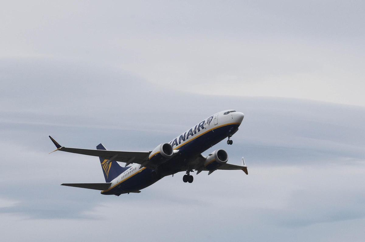 Despegue de un avión de la aerolínea Ryanair