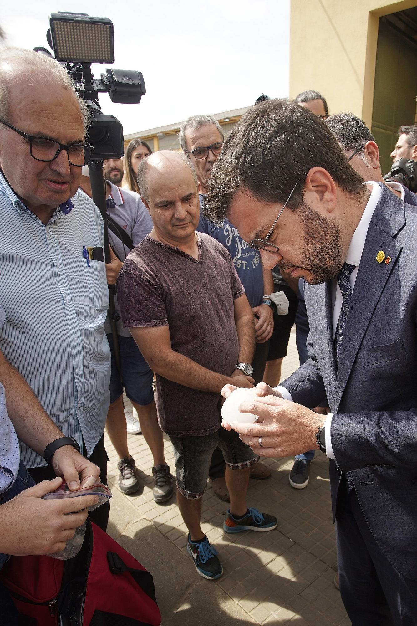 Pere Aragonès visita la zona afectada per la pedregada a La Bisbal