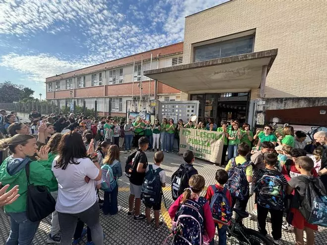 Familias y alumnos de Almoines apoyan la huelga educativa que hoy vive la protesta unitaria en València