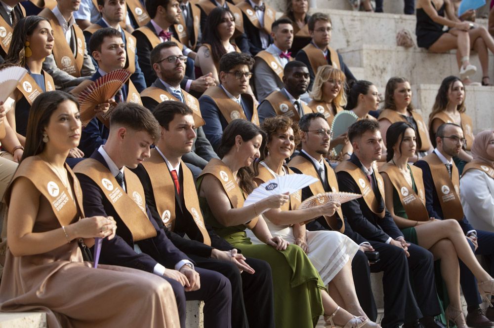 Graduación en el Teatro Romano de Sagunt, del master en edificación, de los arquitectos técnicos de la Universidad Politécnica de Valencia.