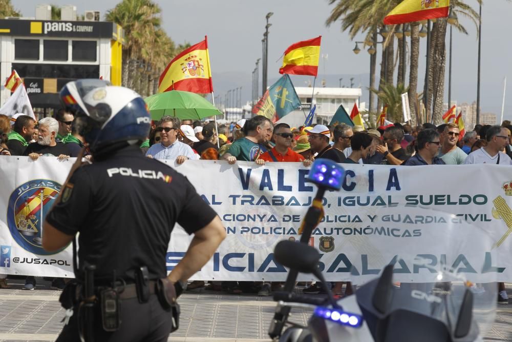 Protesta de Policías y guardias civiles en València