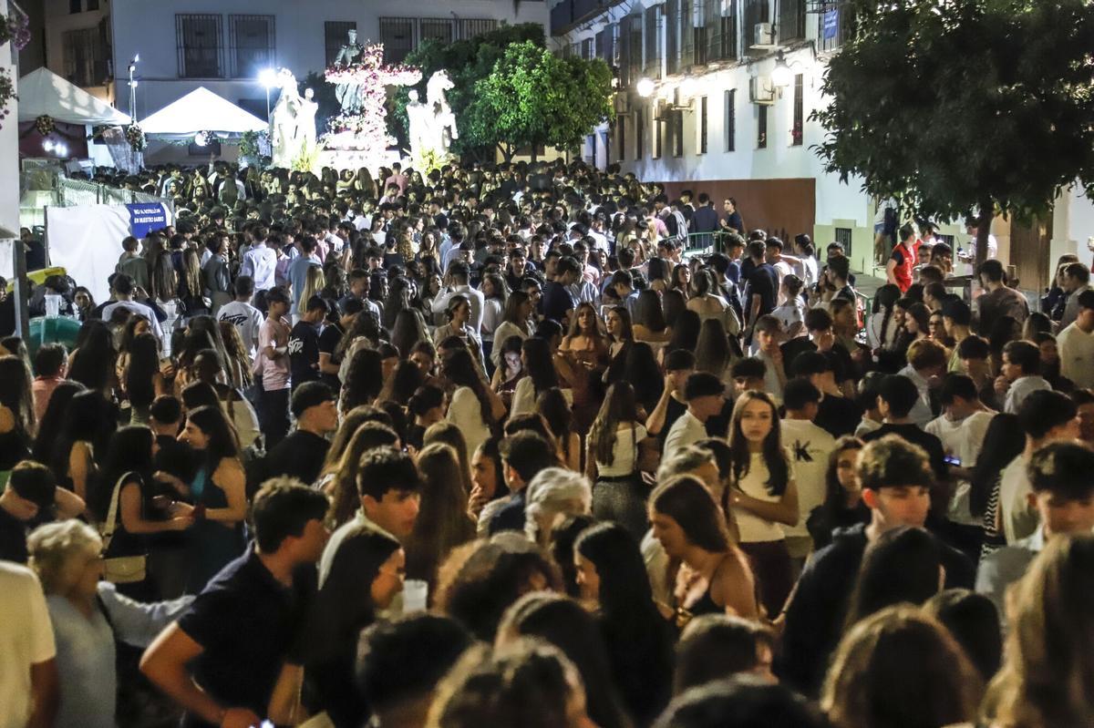 Córdoba Cruces de mayo de noche Cruz de Resucitado Santa Marina