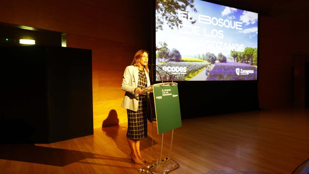 La concejala de Servicios Públicos y Movilidad, Natalia Chueca, durante la presentación del Bosque de los Zaragozanos.