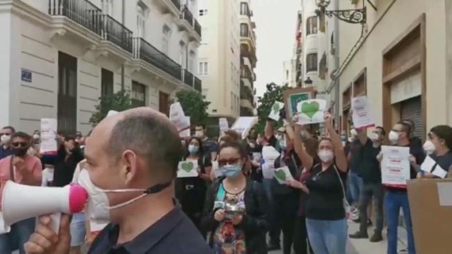 Protestas contra la Ley del Juego en Les Corts Valencianes