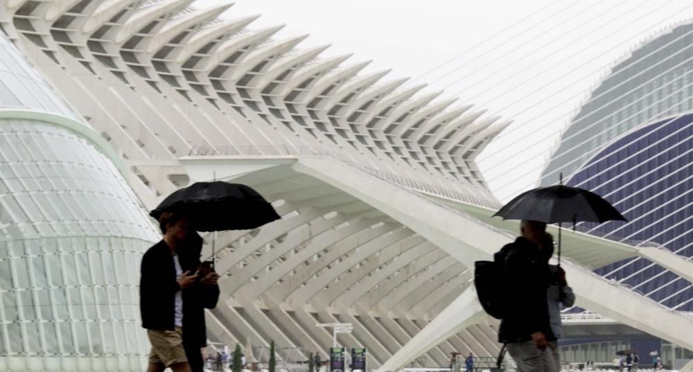 Llueve en la ciudad de Valencia