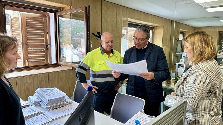 Francisco Salado visitó ayer el Ayuntamiento de Algarrobo que dirige Natacha Rivas.