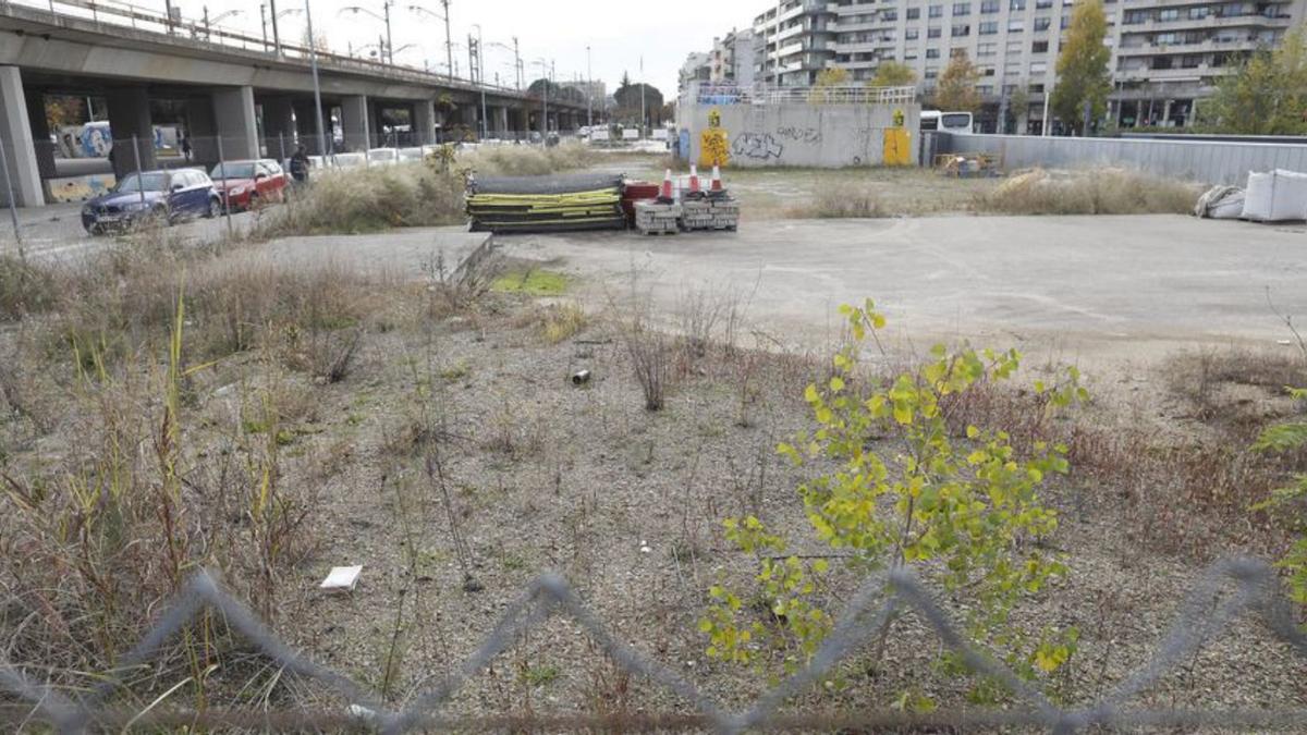 L’espai pendent d’urbanitzar a tocar de la plaça d’Europa. | ANIOL RESCLOSA