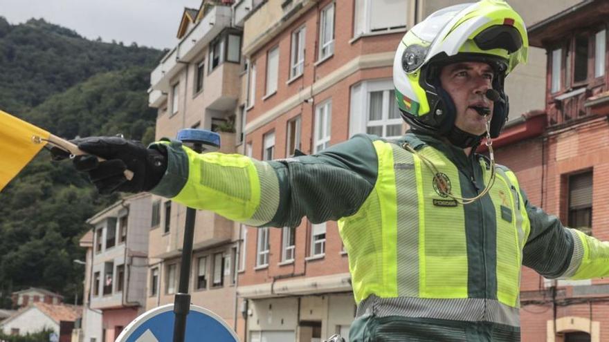 Así es el trabajo de la Guardia Civil en la Vuelta a España