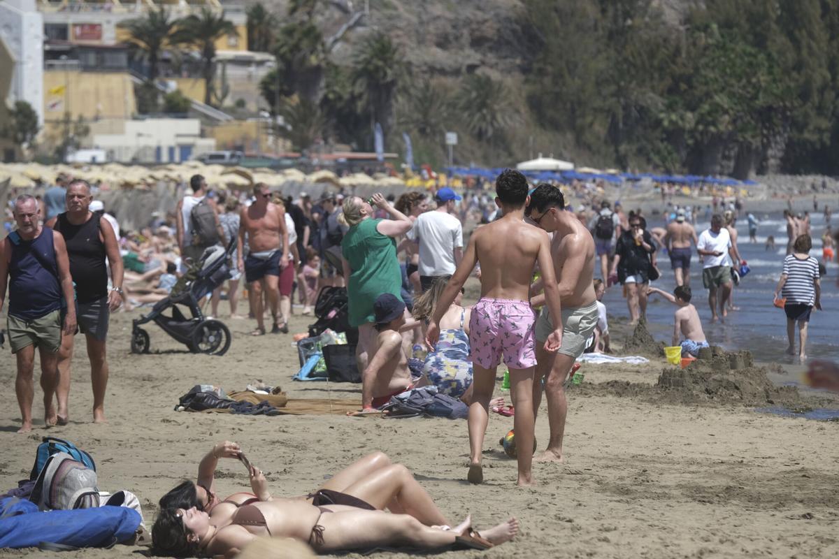 Las playas del sur recobran vida en Semana Santa