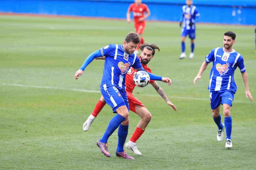 El Lorca Deportiva mejora su imagen pero cae goleado