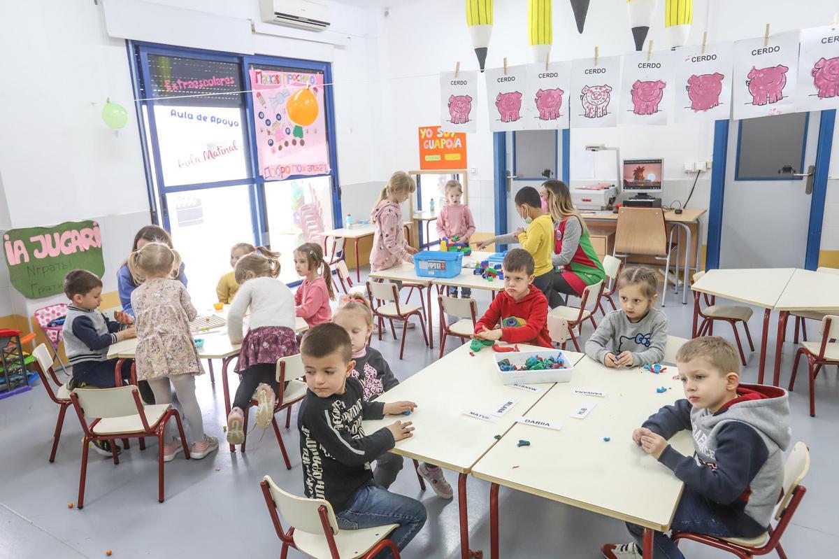 Aula de Infantil de un centro escolar de Torrevieja con alumnos ucranianos