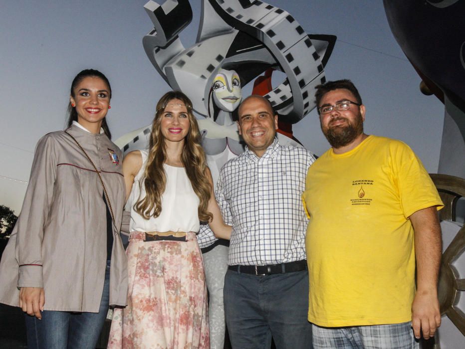 Vanesa Romero, la Bellea del Foc 2015, Carmen Caballero, y el alcalde de Alicante, Gabriel Echávarri y Lorenzo Santana en las Hogueras