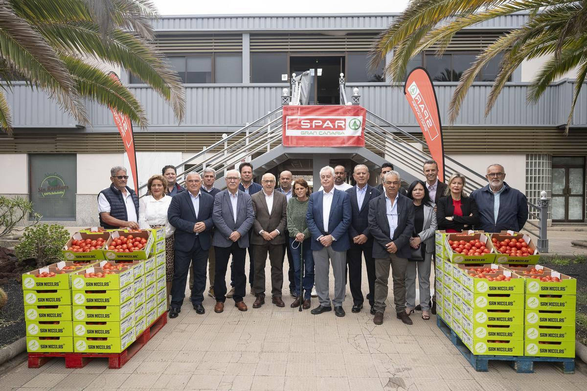 Los protagonistas del convenio del tomate de Spar y La Aldea.