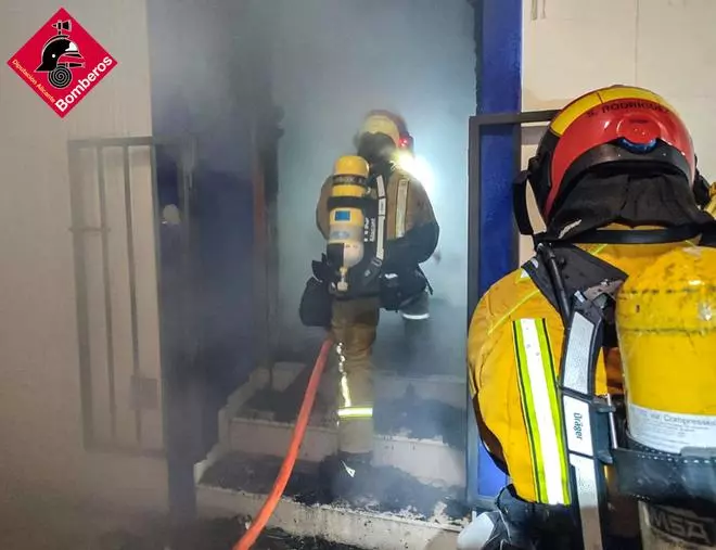 Alarma por un incendio en una casa en el casco antiguo de La Vila