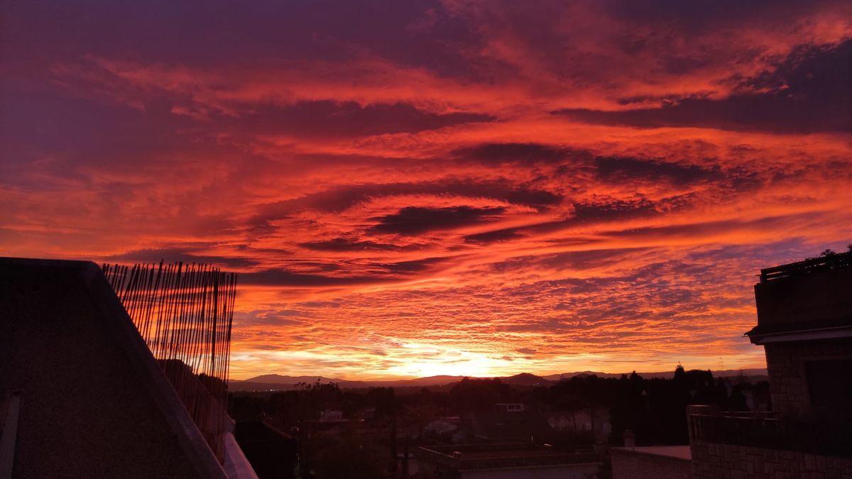 Candilazo o arrebol espectacular tomado desde la Canyada durante el atardecer del 27 de diciembre.