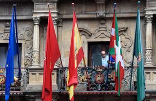 La ikurriña vuelve a ondear en Pamplona en medio de la polémica