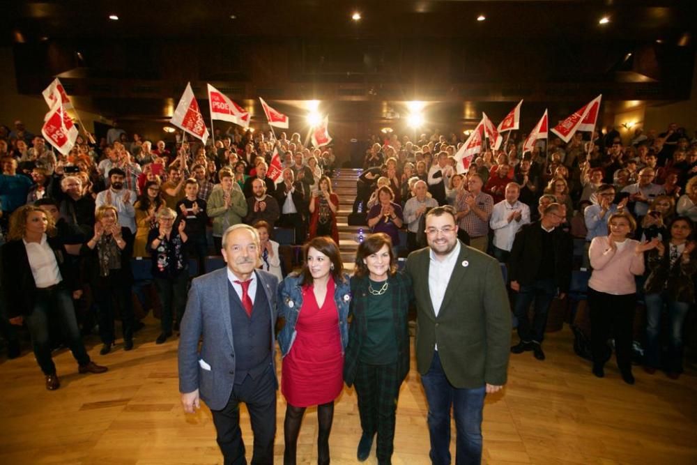 Mitin del PSOE y paseo de Carmen Calvo por Oviedo
