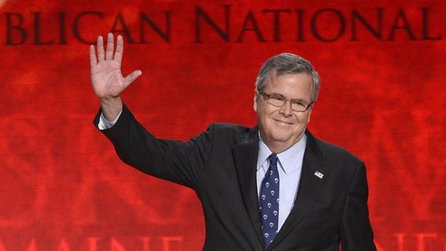 Jeb Bush dice que estudia presentarse a presidente de EEUU