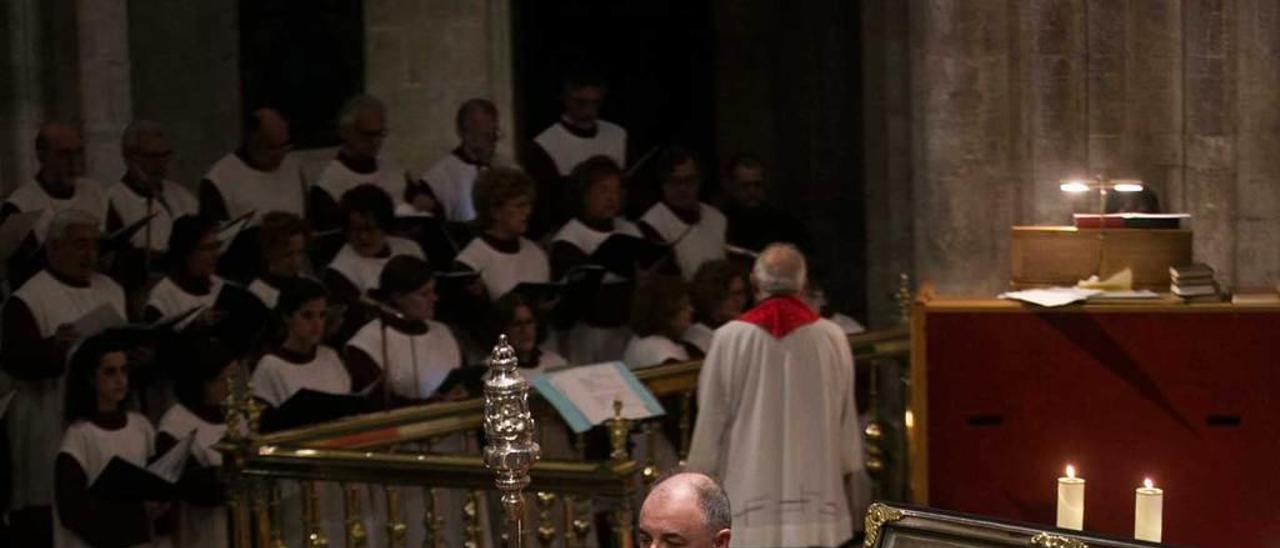 El Sudario, expuesto tras el oficio de Viernes Santo.