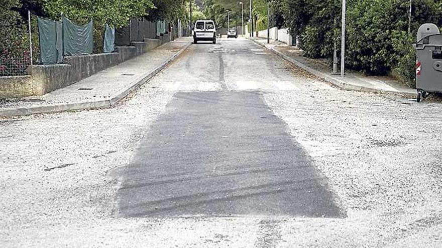 Imagen de un bache recientemente asfaltado en sa Pobla.