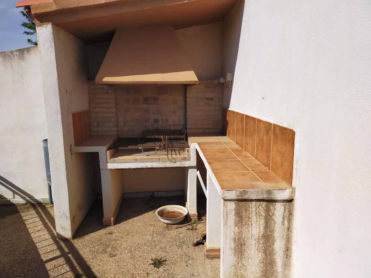 La Torre d'en Doménec ofrece casa y trabajo para reabrir el colegio y el bar