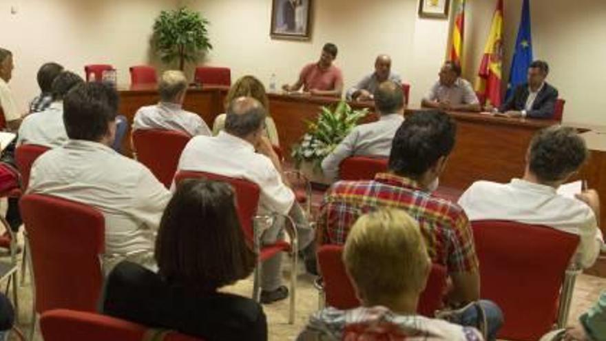 El PSOE cierra filas en defensa del agua para la agricultura