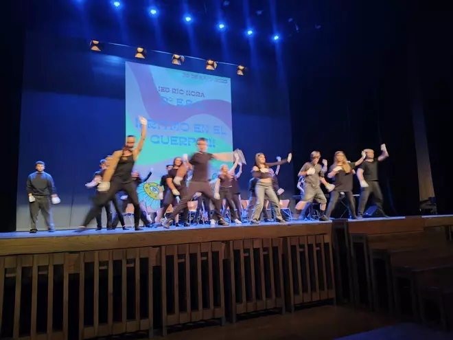 El Festival Artístico del IES Río Nora, en la Pola, en imágenes