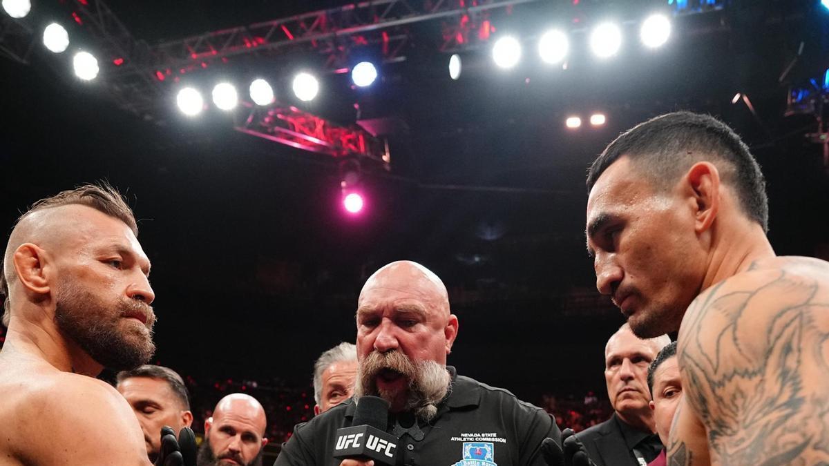 McGregor se lesiona ante Holloway en los primeros segundos del combate y sufre un final trágico