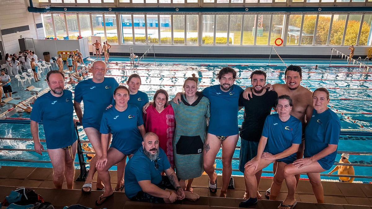 Nadadores masters del Natació Xàtiva en el control en Alzira.