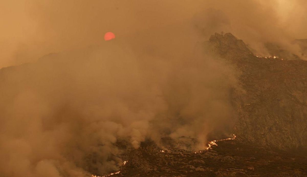 Tres nuevos incendios en Somiedo sumen en la angustia a los pueblos de Caunedo y Gúa