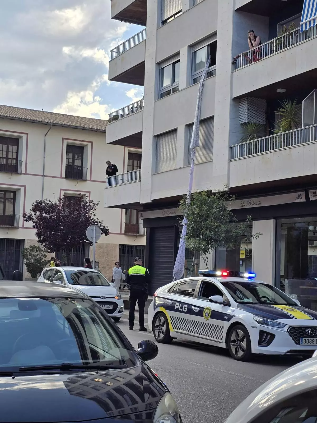Ferit quan intentava fugir per la finestra lligant llençols a Gandia