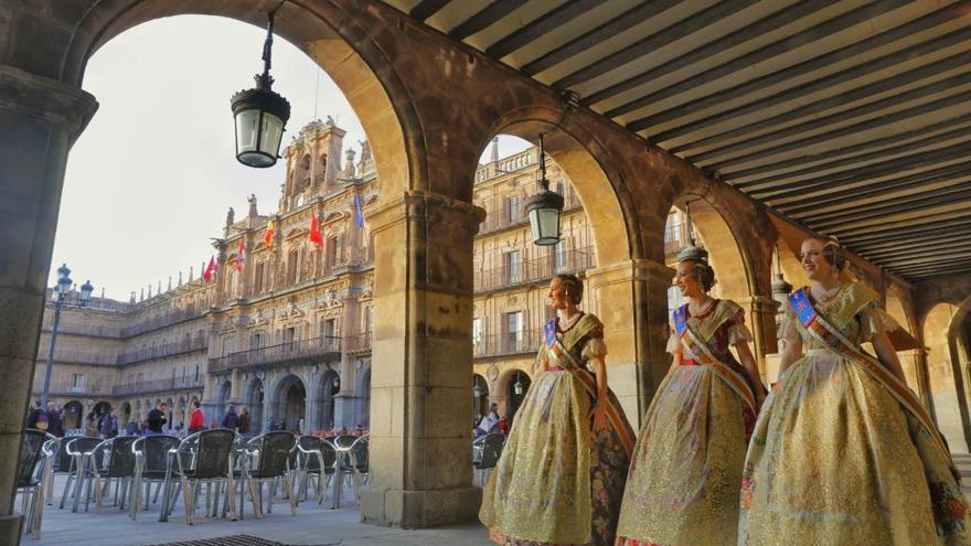 la corte de honor, en la Plaza Mayor de Salamanca. Foto: F. Bustamante