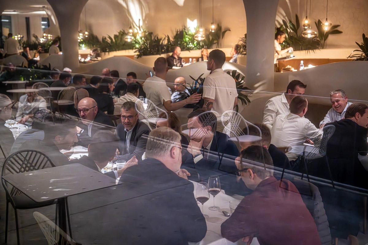 Los congresistas del Mobile toman la noche de Barcelona