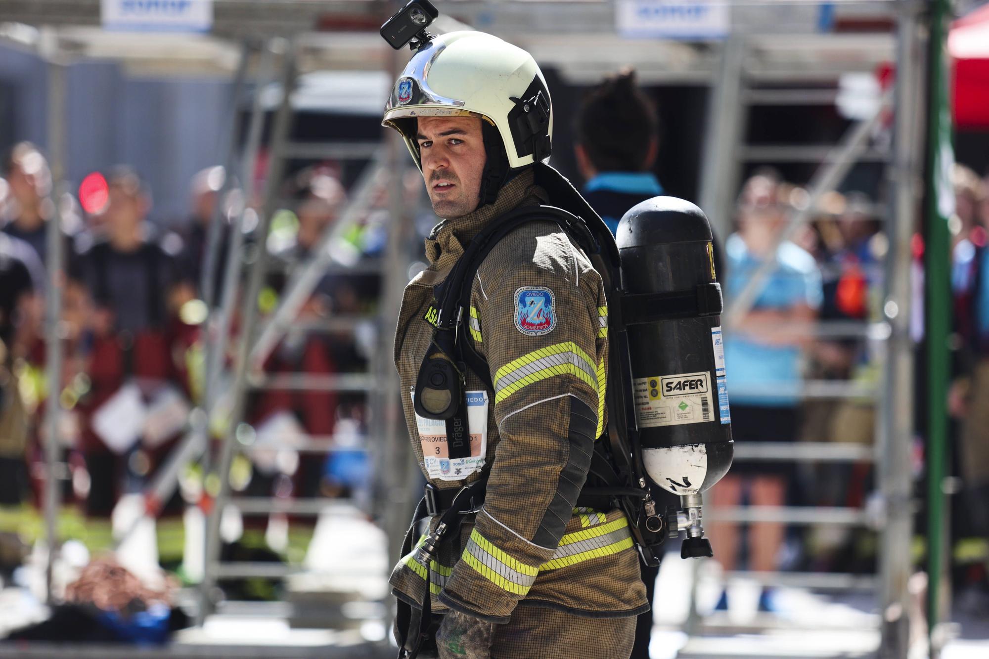 El espíritu de Eloy Palacio toma el centro de Oviedo ocho años después del incendio Uría