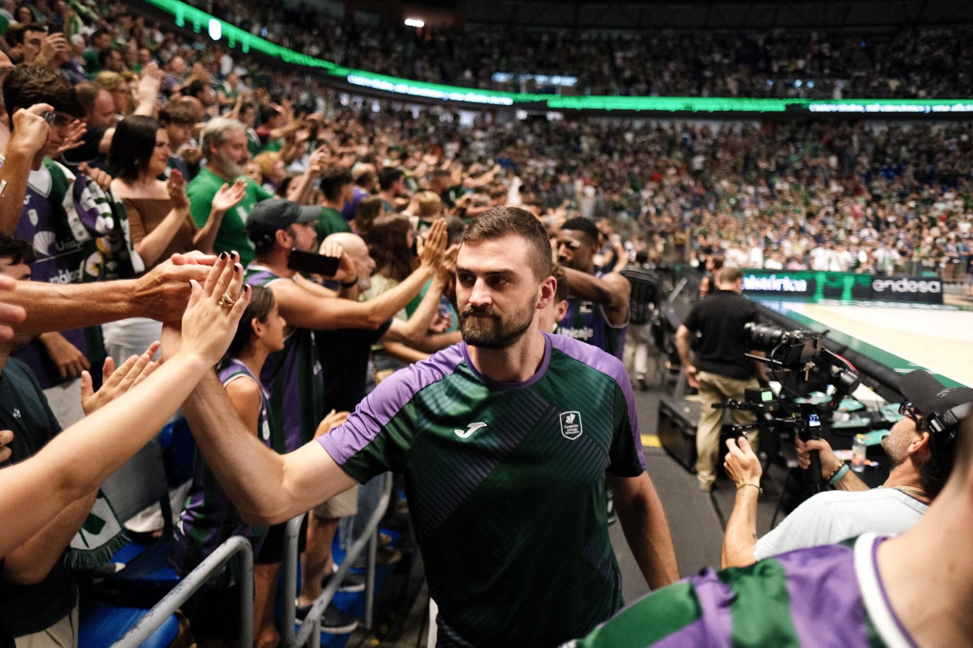 Despedida entre afición y el Unicaja