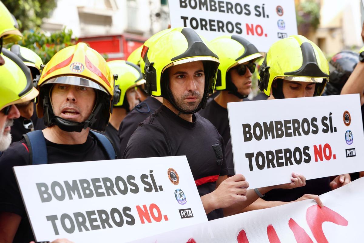 Protesta de los bomberos en València