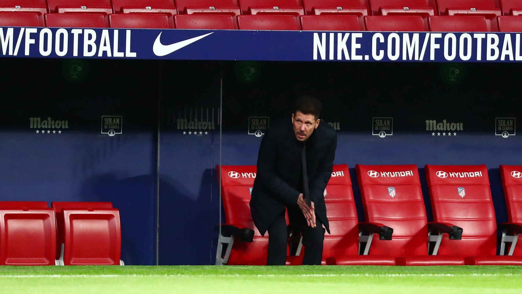 Simeone, en el banquillo de Atlético durante un partido.