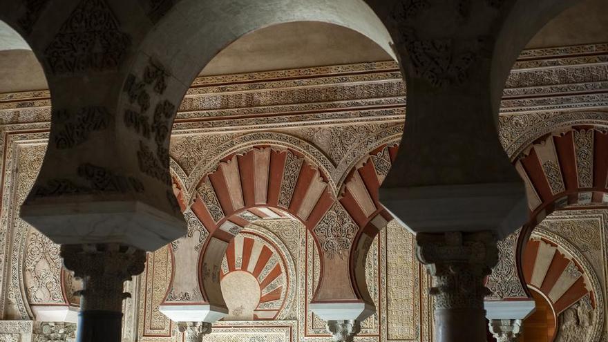 Entre símbolos y restos de historia