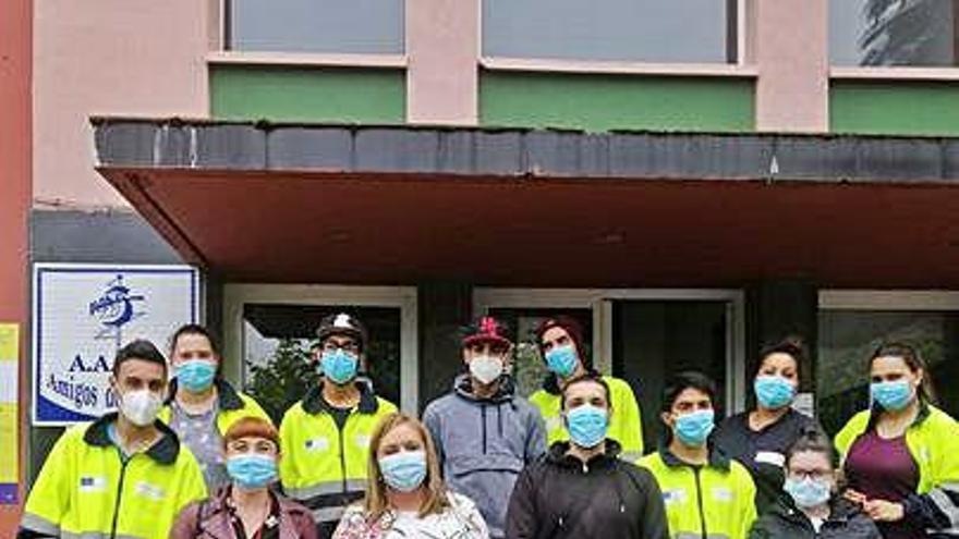 Foto de familia del taller de limpieza en espacios abiertos.