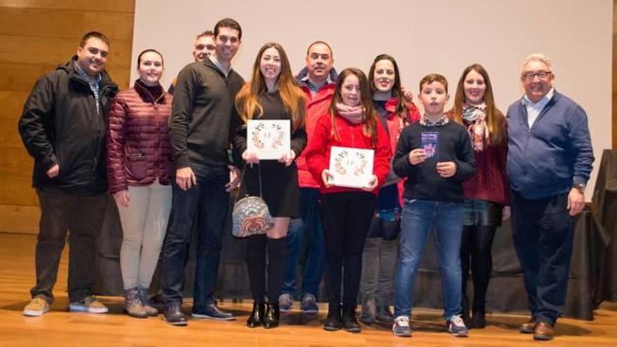 Miembros de la falla durante la presentación.