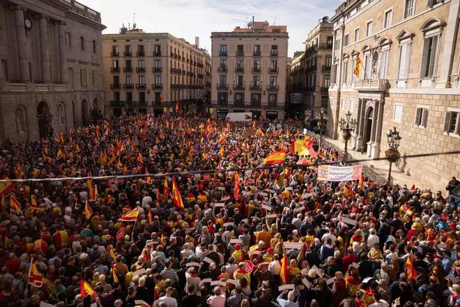 La manifestació contra l'amnistia a Barcelona, en imatges