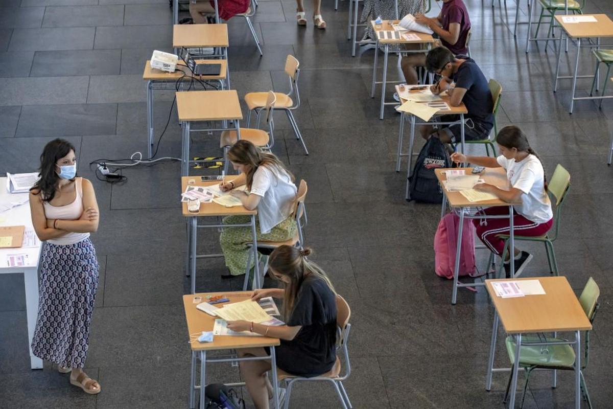 Alumnos durante la Selectividad del año 2020