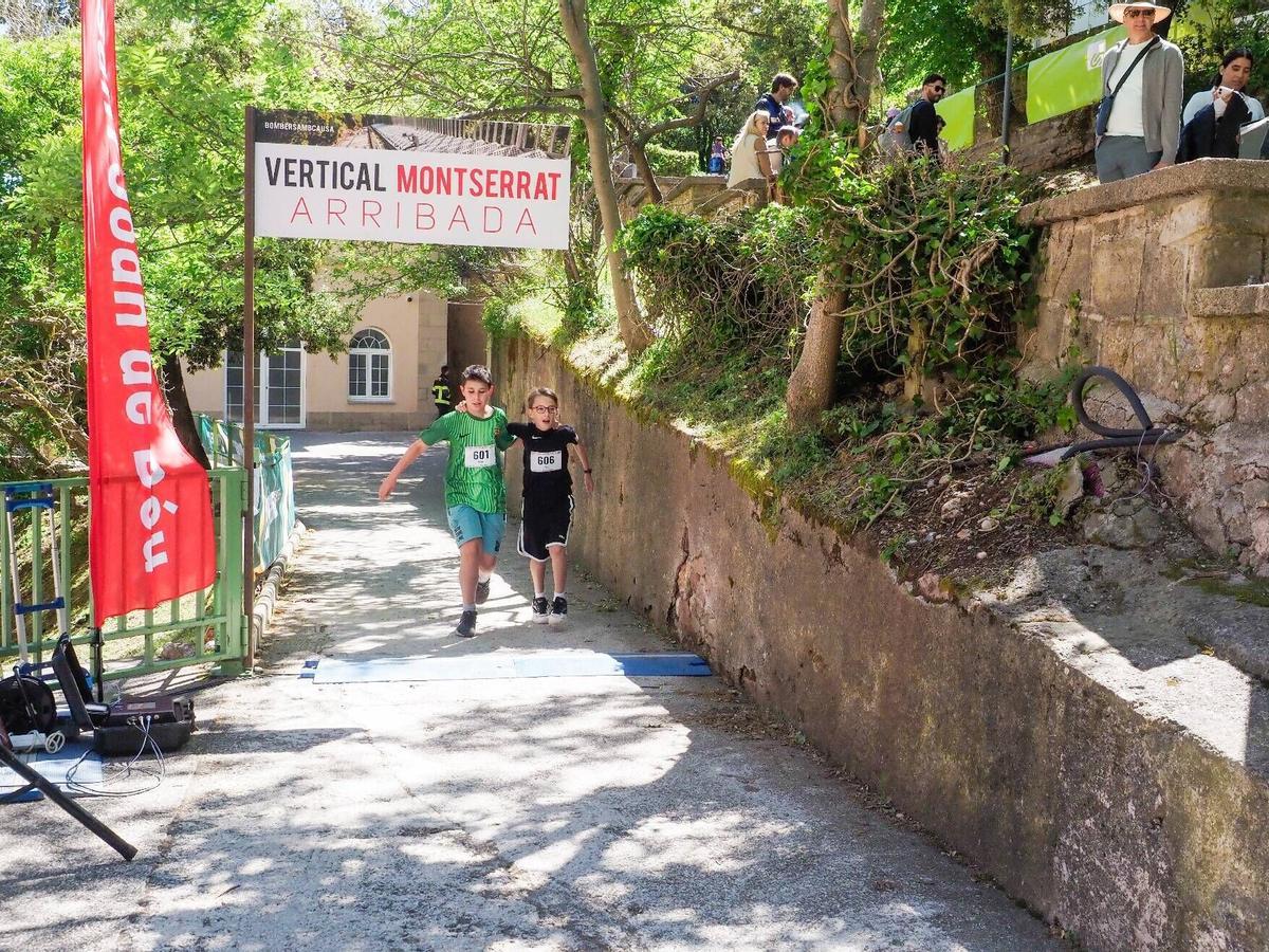 Les millors fotos de la vuitena edició de la Cursa Vertical de Montsrerat 2026