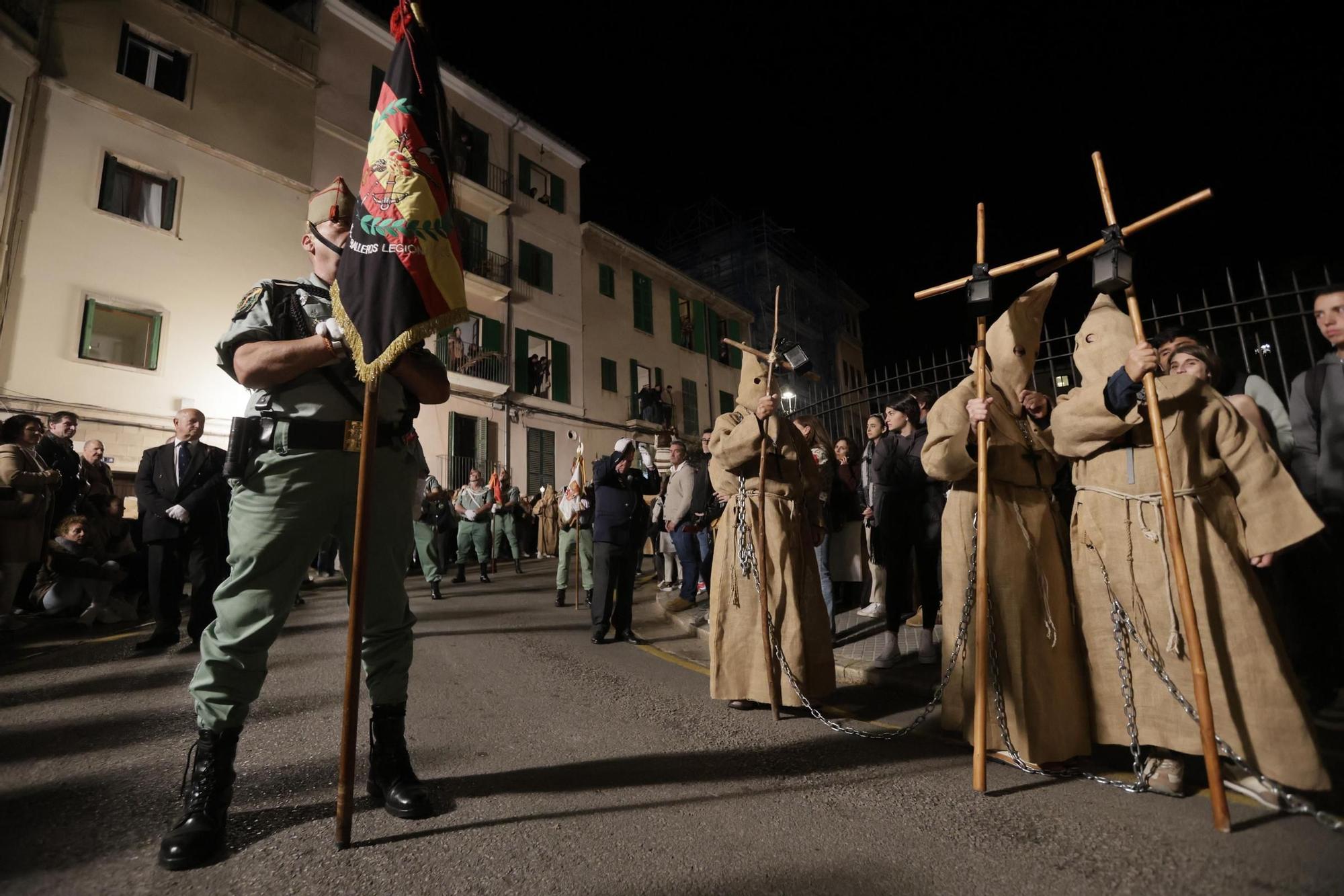 El centro de Palma vive con fervor la multitudinaria procesión del Crist de la Sang