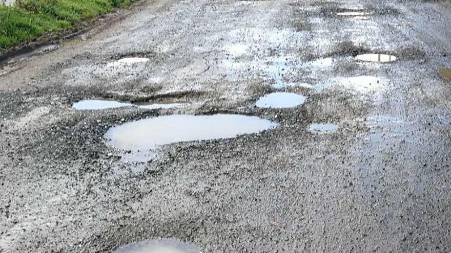 Un vecino denuncia el pésimo estado de la pista de acceso al lugar de Parada