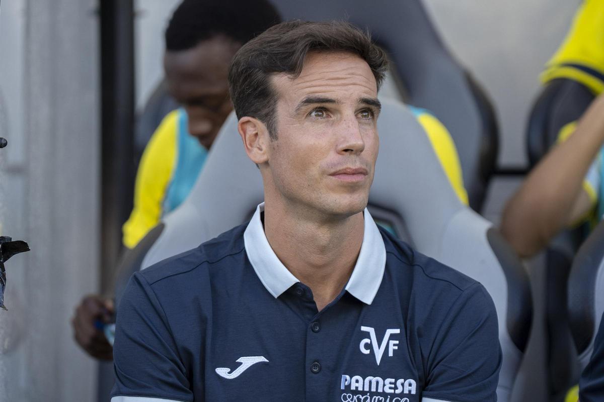 Iñigo Pérez, entrenador groguet, en el Benfica-Villarreal.