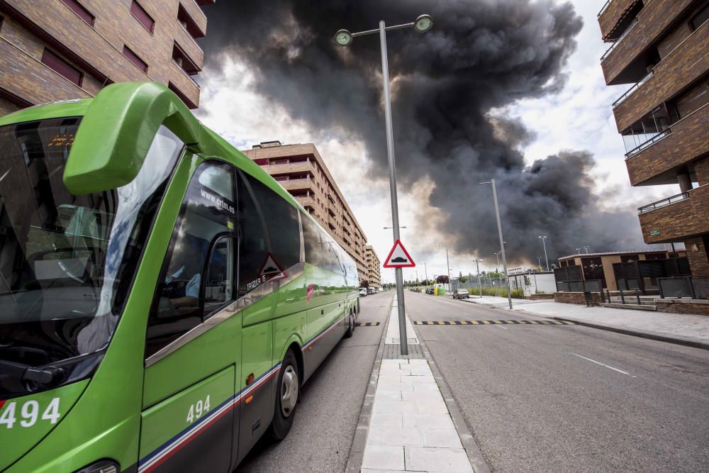 Incendio en un cementerio de neumáticos de Seseña