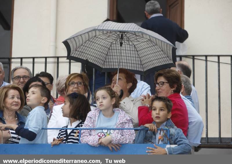 GALERÍA DE FOTOS -- Almassora late con toros bravos pese a la lluvia